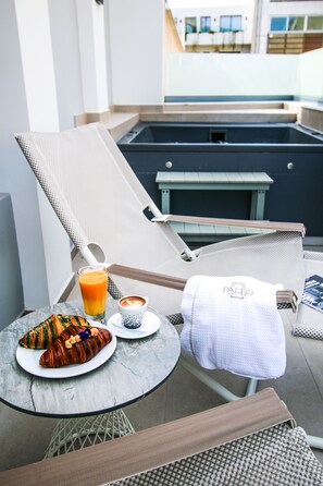 Appartement luxueux, 2 chambres, baignoire à remous | Terrasse/patio