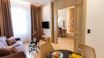 Caja de seguridad en la habitación y cortinas blackout