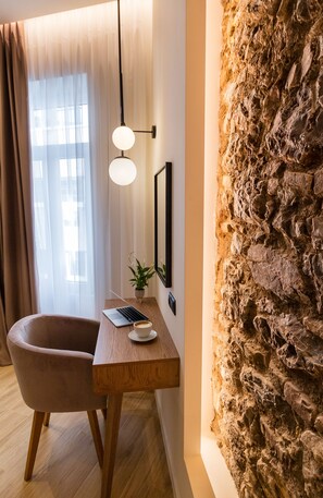 In-room safe, blackout curtains, soundproofing, iron/ironing board - Paleo Suites (Athens)