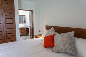 Laptop workspace, blackout curtains, free WiFi, bed sheets