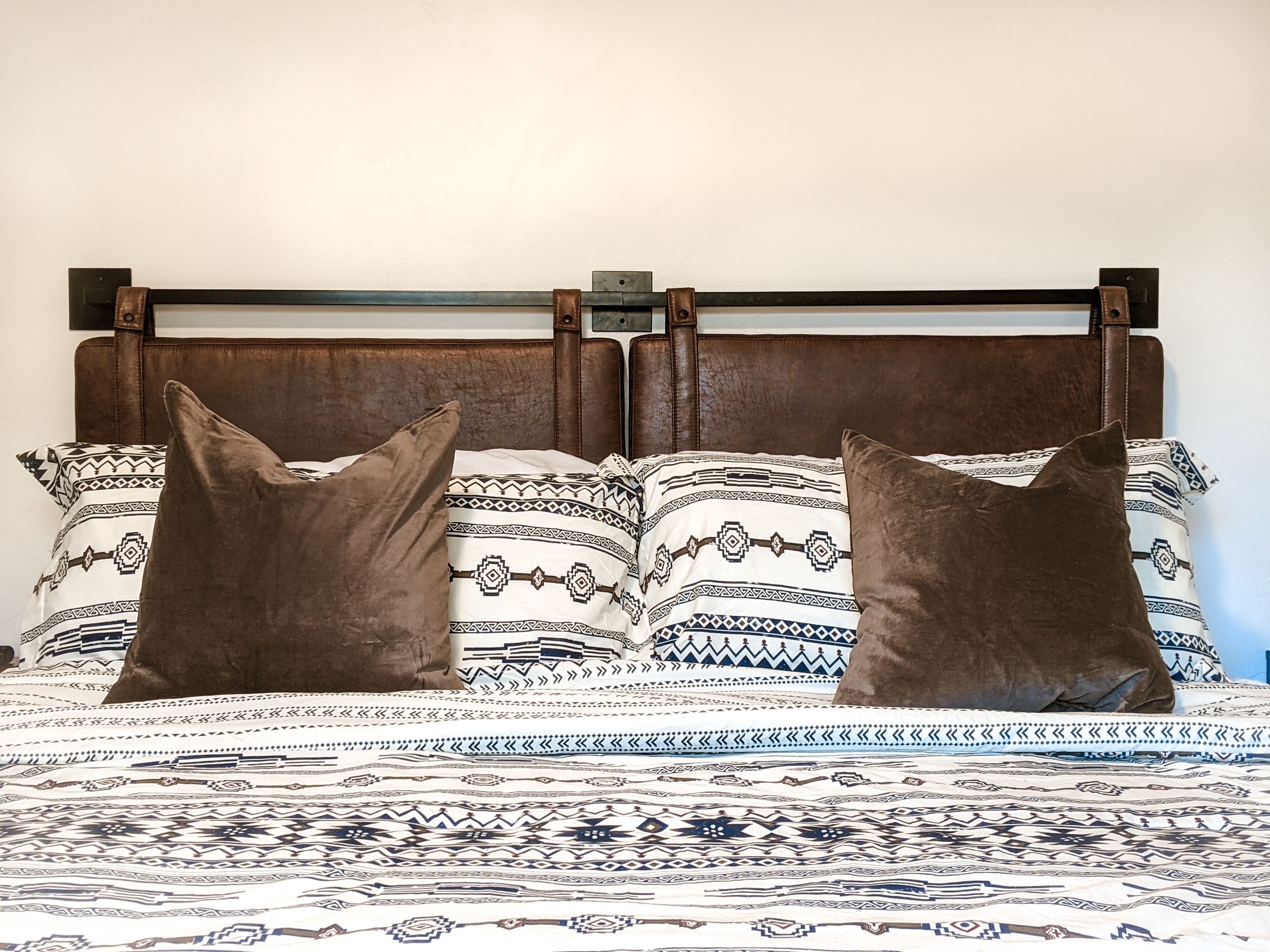 Modern 4BR Gem, Minutes to Downtown, 2 Primary Suites