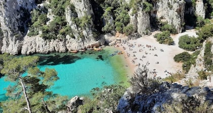 T2 ideally located between Cassis, Aix en Provence and Marseille