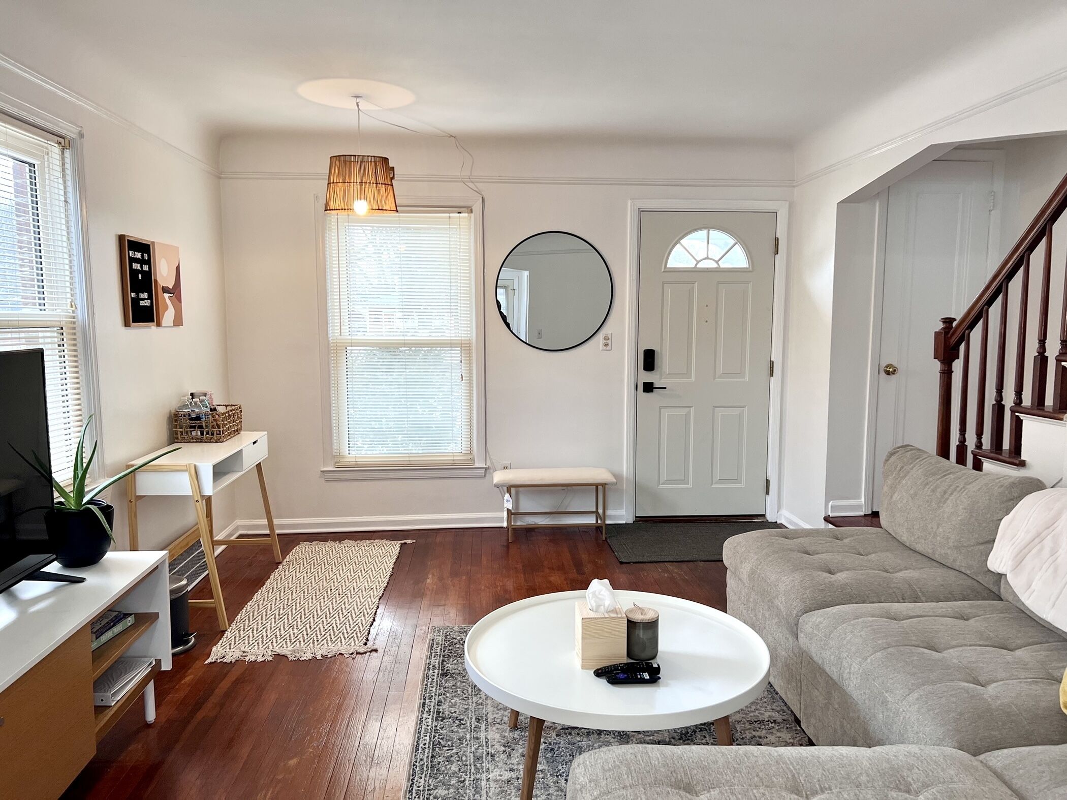 Cozy Royal Oak 2 Bdrm 5 min to RO/DET + FULLY STOCKED