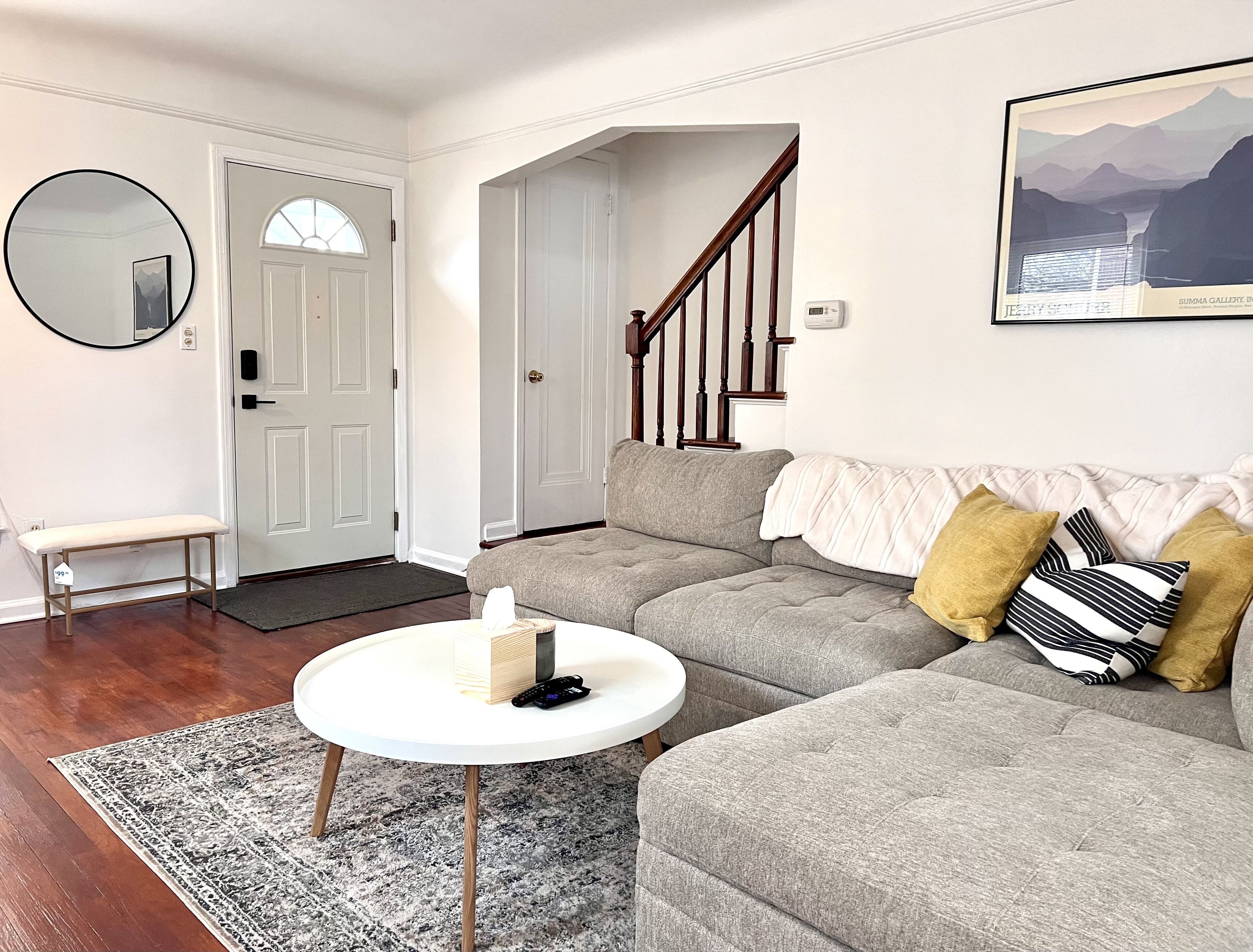 Cozy Royal Oak 2 Bdrm 5 min to RO/DET + FULLY STOCKED