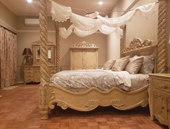 1 habitación, tabla de planchar con plancha, wifi gratis y ropa de cama 