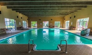 Piscina coperta, una piscina riscaldata