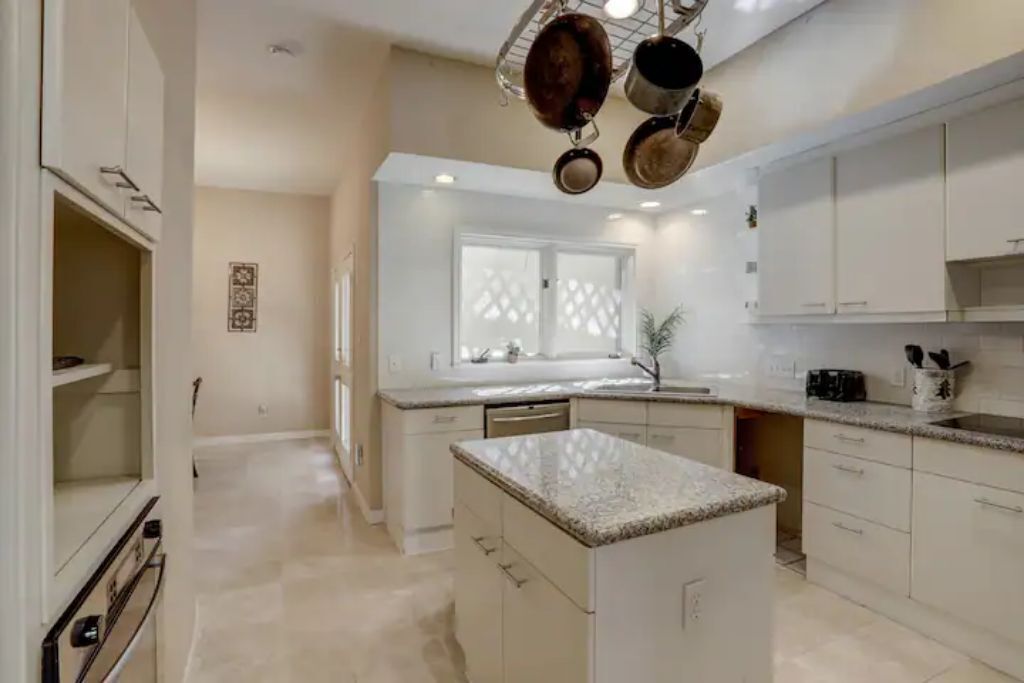 Central Houston Two Bedroom Home W/Pool Great Area