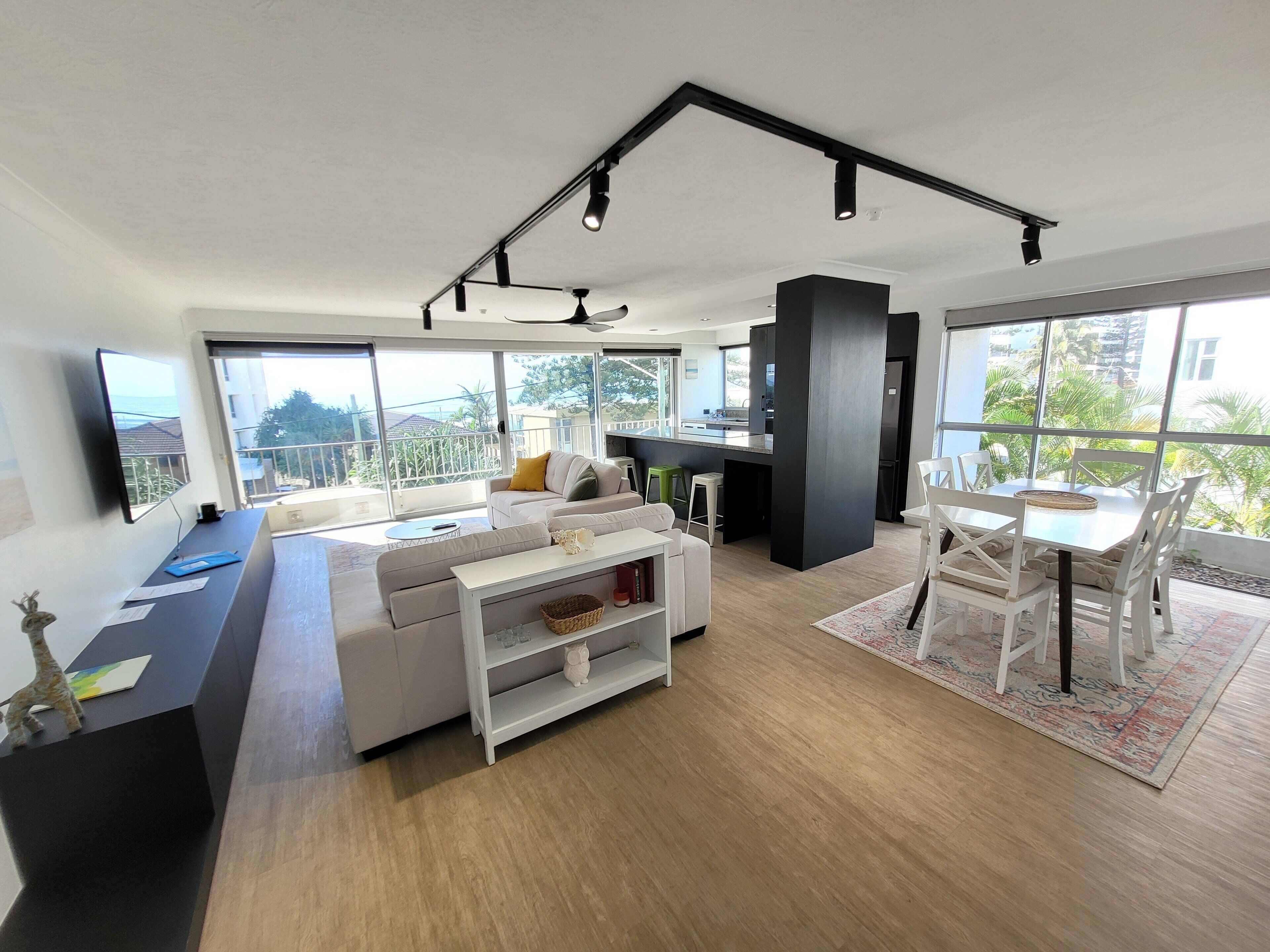 Renovated, Opposite Beach & Park, Wi-Fi, Parking-U10