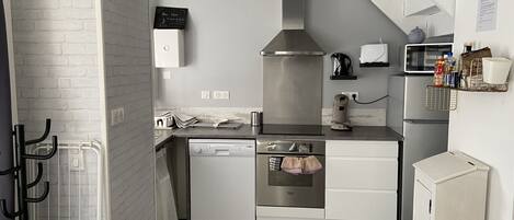 Microonde, forno, piano cottura, lavastoviglie