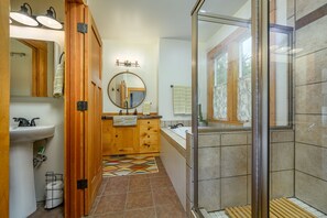 Ensemble douche/baignoire, sèche-cheveux, serviettes fournies, savon