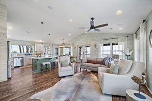 Smart TV, fireplace, video games, table tennis