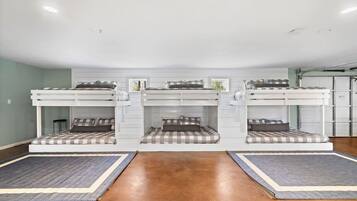 12 bedrooms, desk, iron/ironing board, free WiFi