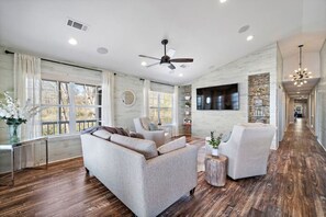 Smart-TV, peis, videospill og bordtennis