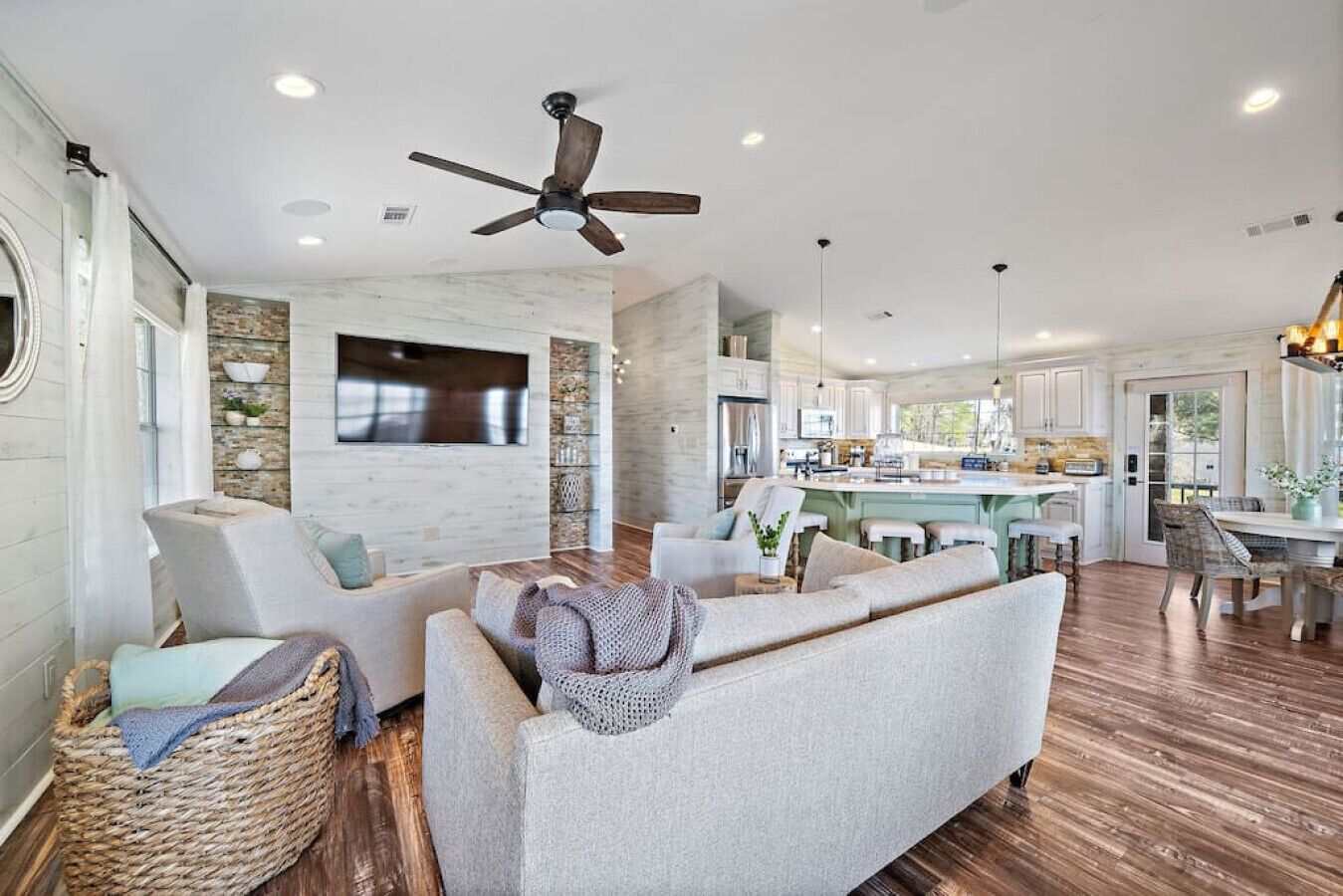 Smart TV, fireplace, video games, ping pong