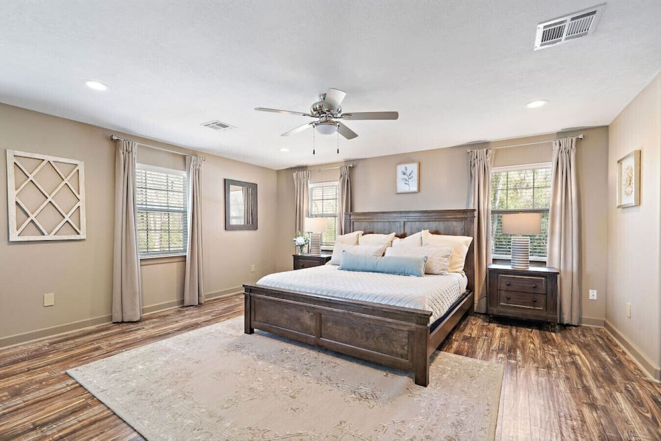 12 makuuhuonetta, työpöytä, silitysrauta/-lauta, ilmainen Wi-Fi