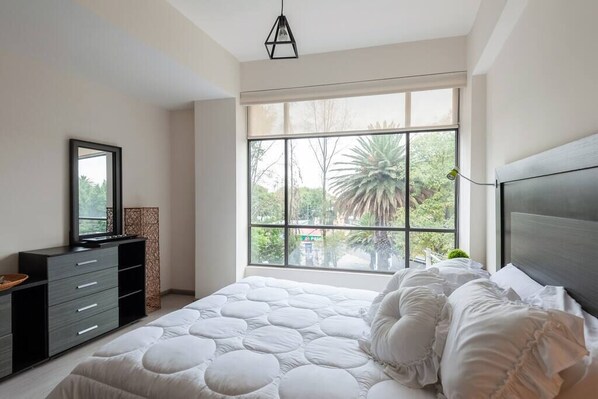 2 habitaciones, tabla de planchar con plancha, wifi y ropa de cama 