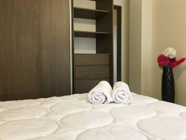 1 habitación, tabla de planchar con plancha, internet y ropa de cama 