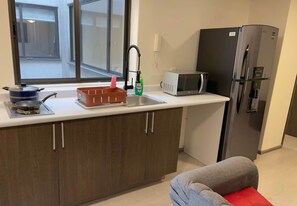 Fridge, microwave, stovetop, cookware/dishes/utensils