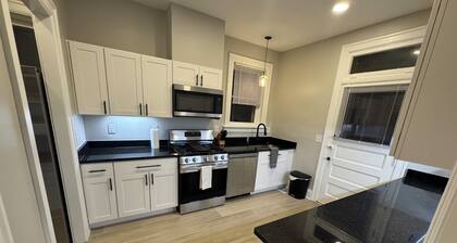 Your Hyde Park Retreat – Pet-Friendly, Walkable, Sleeps 6