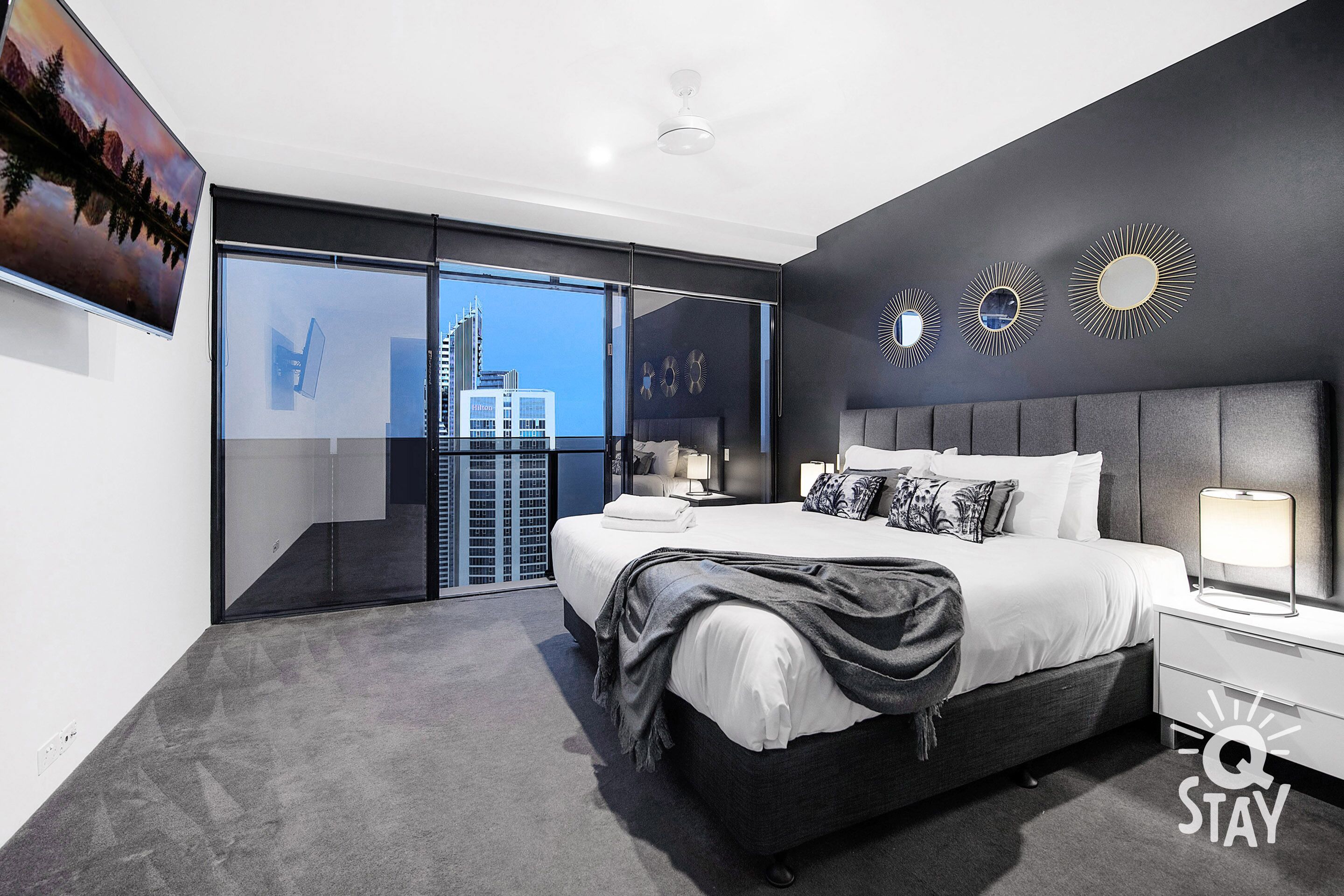 ♦️ Circle on Cavill - 3 Bedroom Ocean View Apartment Good for 8 Guests — Q Stay