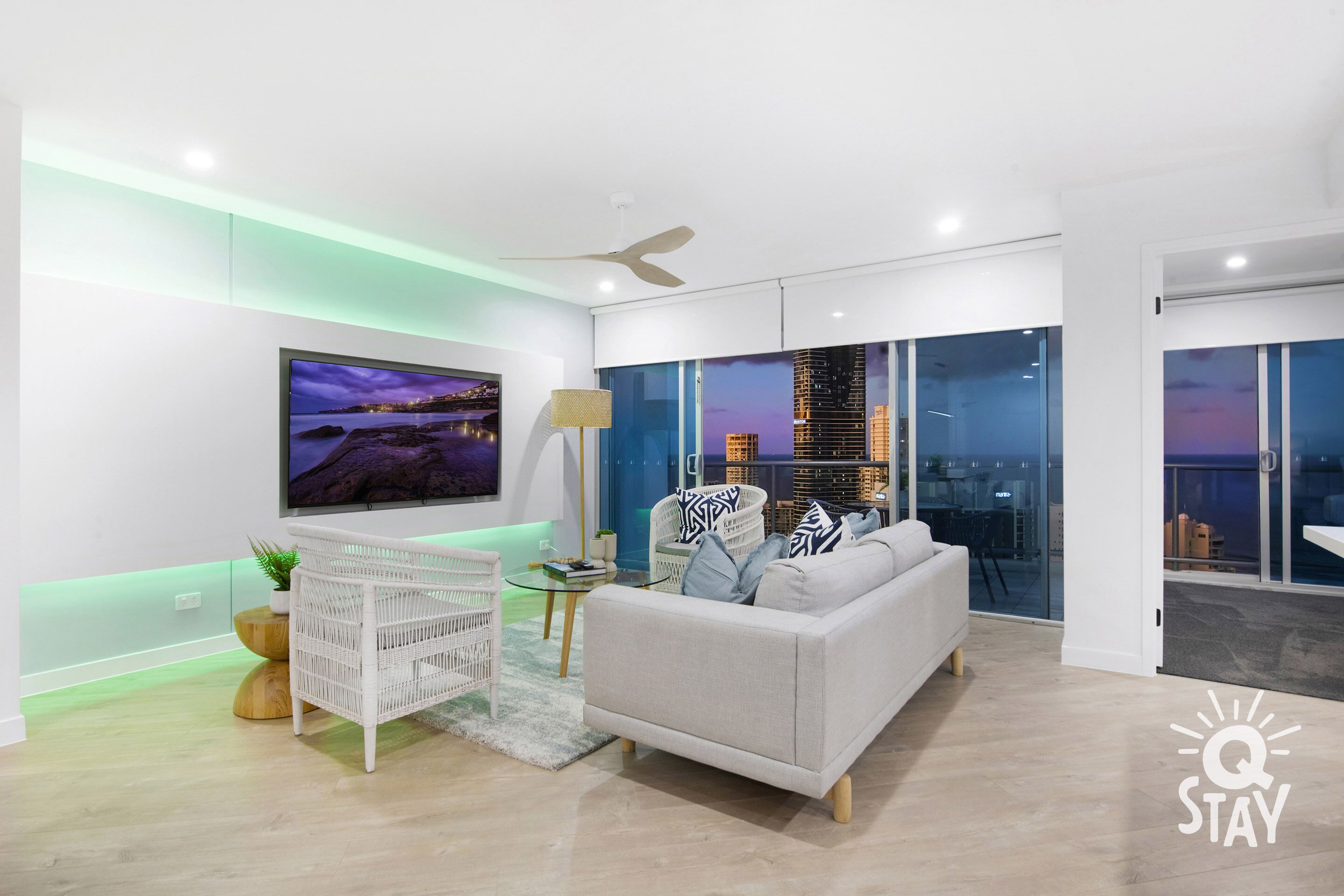 3 Bed Executive Sub Penthouse with Ocean Views — image 9