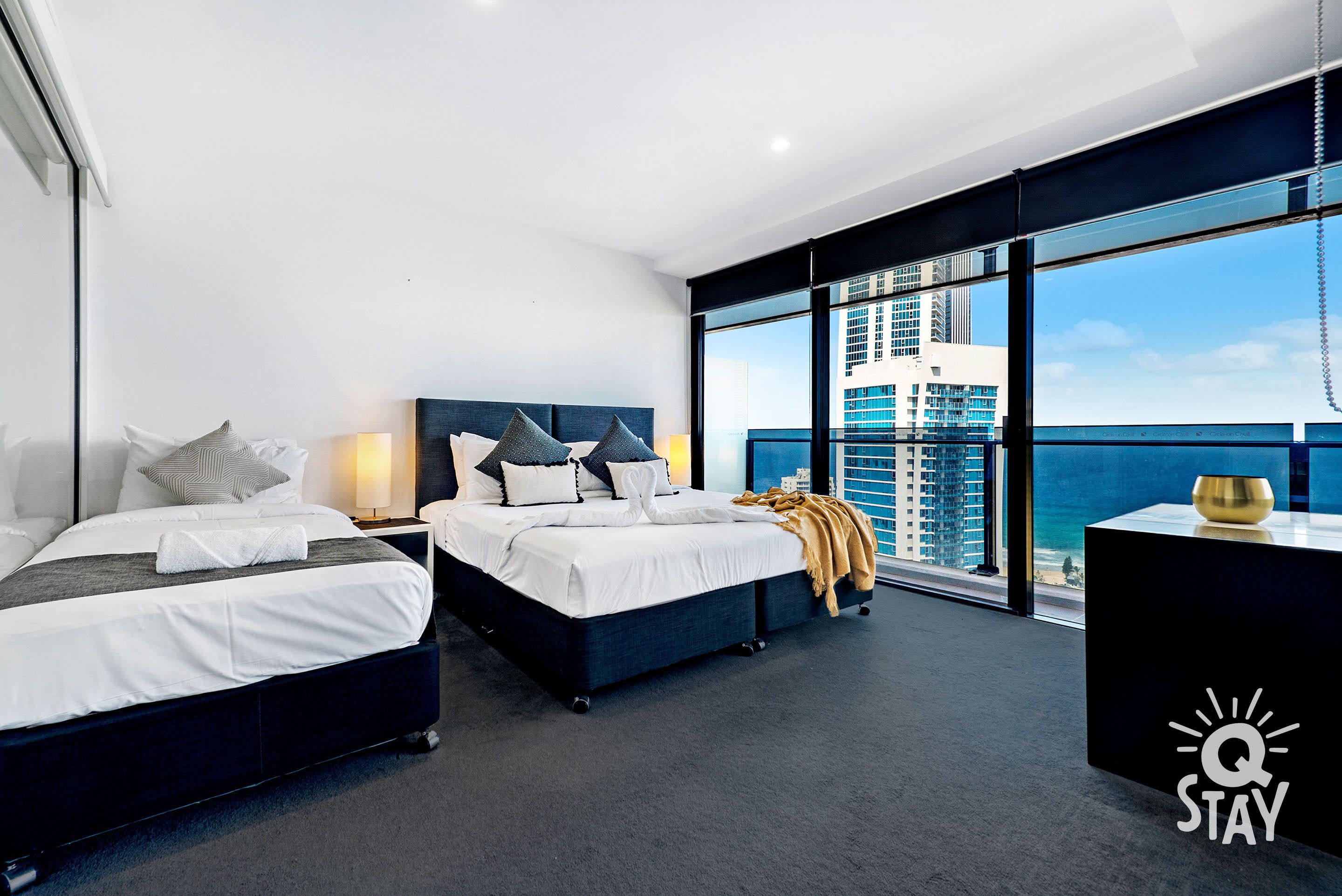 ♦️ Circle on Cavill - 1 Bedroom Ocean View SPA + Study — Q Stay