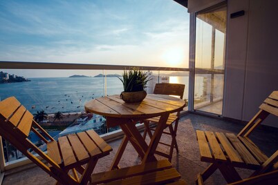 Luxury apartment in front of Acapulco Beach
