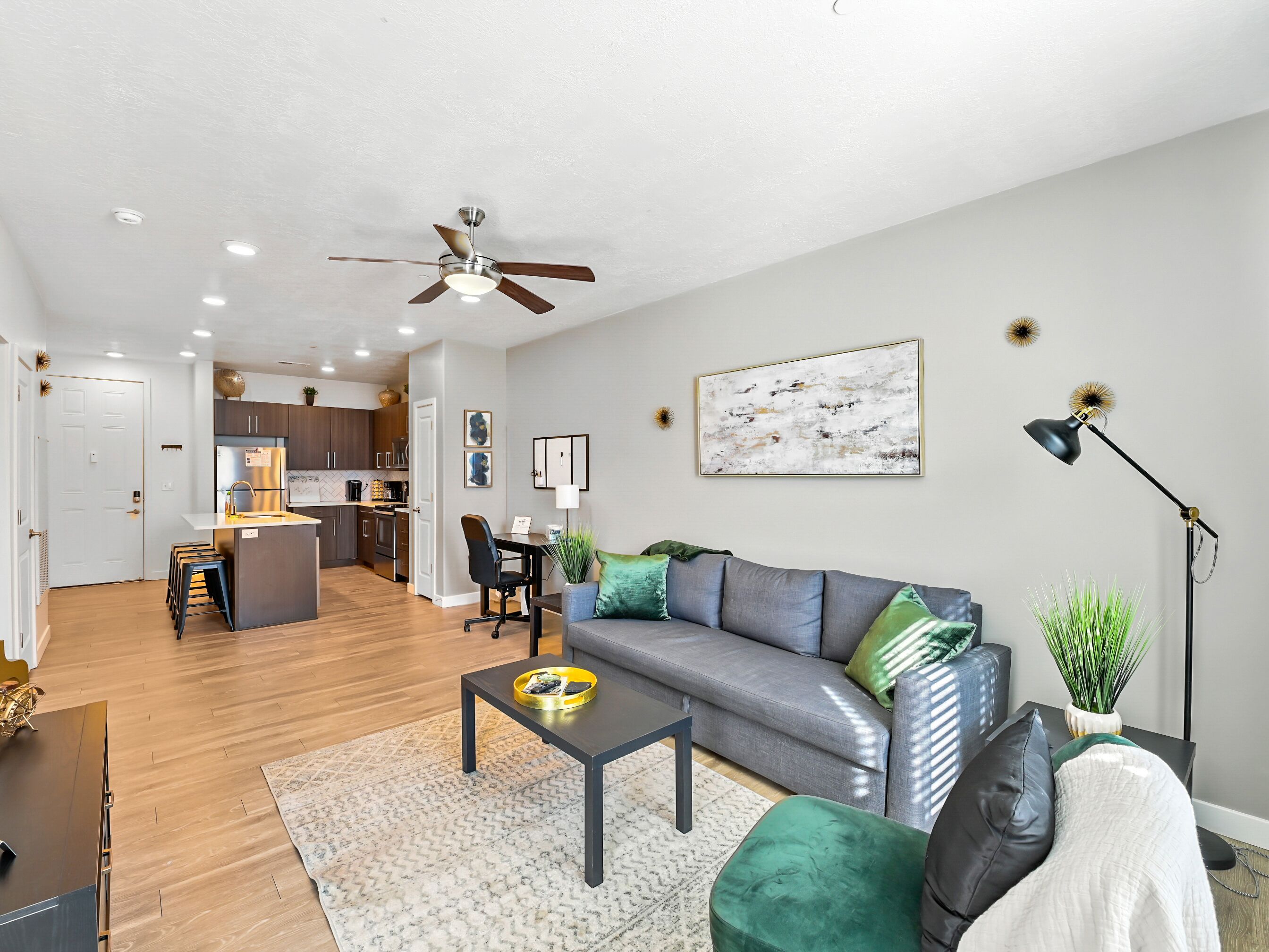 Beautiful Apartment Hot Tub/Pool/Gym/Pet Friendly