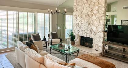 Amazing View!! Spacious 3 bd/ 4 bth in Palm Valley CC!!