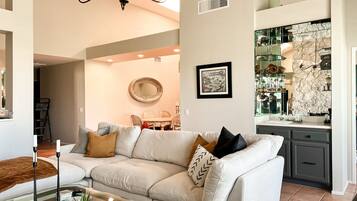 Smart TV, fireplace