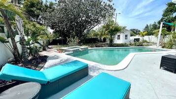 Et oppvarmet basseng