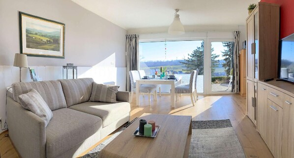 Smart-tv, dvd-afspiller, bordtennisbord