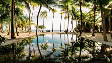 Luxury-Villa, 3 Schlafzimmer, eigener Pool, am Strand | Strand-/Meerblick