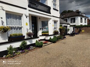 Exterior - Sussex Lodge Hotel (Slough)