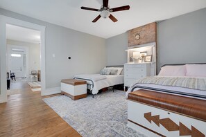 2 bedrooms, desk, iron/ironing board, WiFi