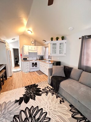 Smart TV, DVD player, stereo - On "The Island" at  Lake Havasu. (Lake Havasu City)