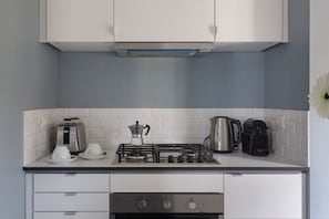 Réfrigérateur, four, plaque de cuisson, lave-vaisselle