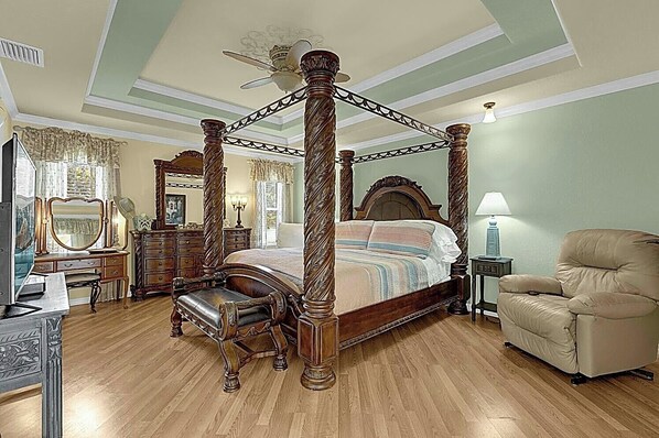 4 bedrooms, desk, iron/ironing board, free WiFi
