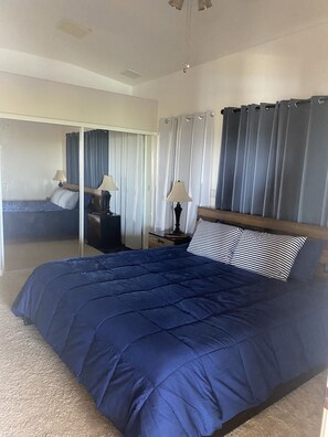 3 bedrooms, in-room safe, desk, free WiFi - Colorado River Retreat w/ RV spot  (Big River)