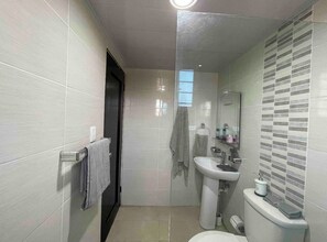 Shower - Lovely apartment 20 mins beach , 20 mins Aiport (Santo Domingo Este)