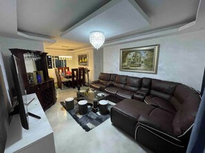 Living area - Lovely apartment 20 mins beach , 20 mins Aiport (Santo Domingo Este)