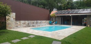 Outdoor pool, a heated pool - High Standard House with Heated Pool and Sauna (Bertioga)