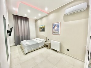 1 slaapkamer, een strijkplank/strijkijzer, reisbedje, gratis wifi