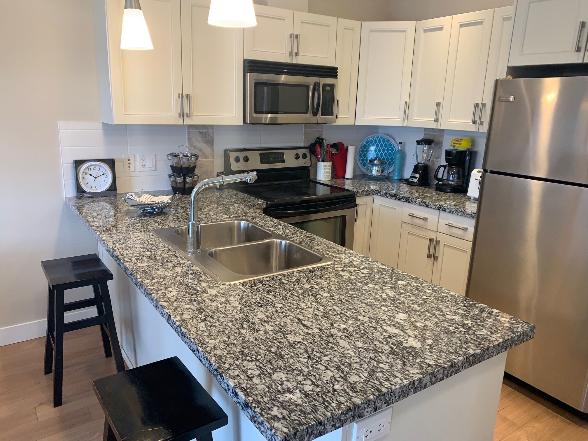 ONE BEDROOM CONDO WITH GORGEOUS LAKE VIEWS AND WORLD CLASS AMENITIES