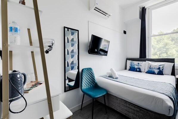 Standard Double Room, Ensuite - Wembar Hotel (London)