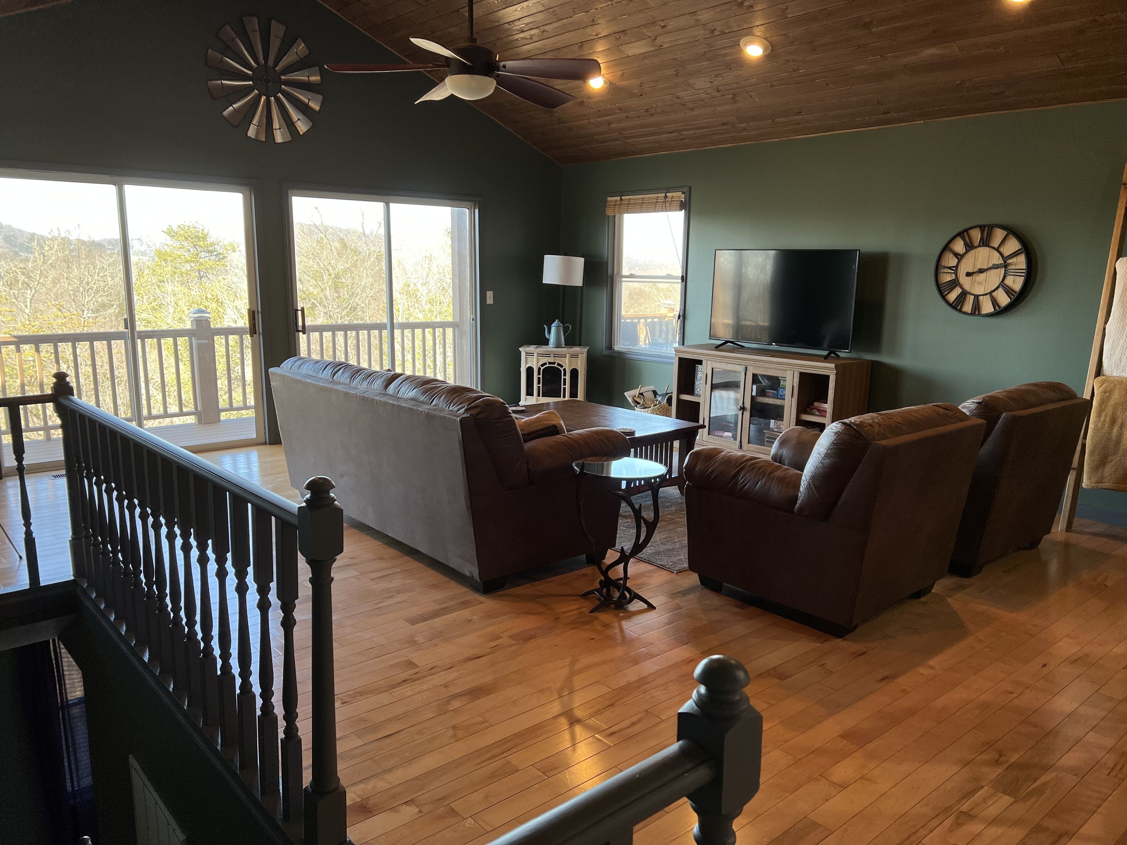 Smart TV, fireplace, table tennis, books