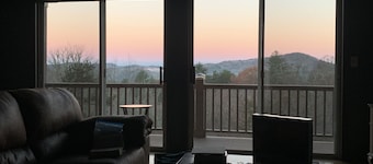 Murphy Sunset View--Perfect Getaway Location!!