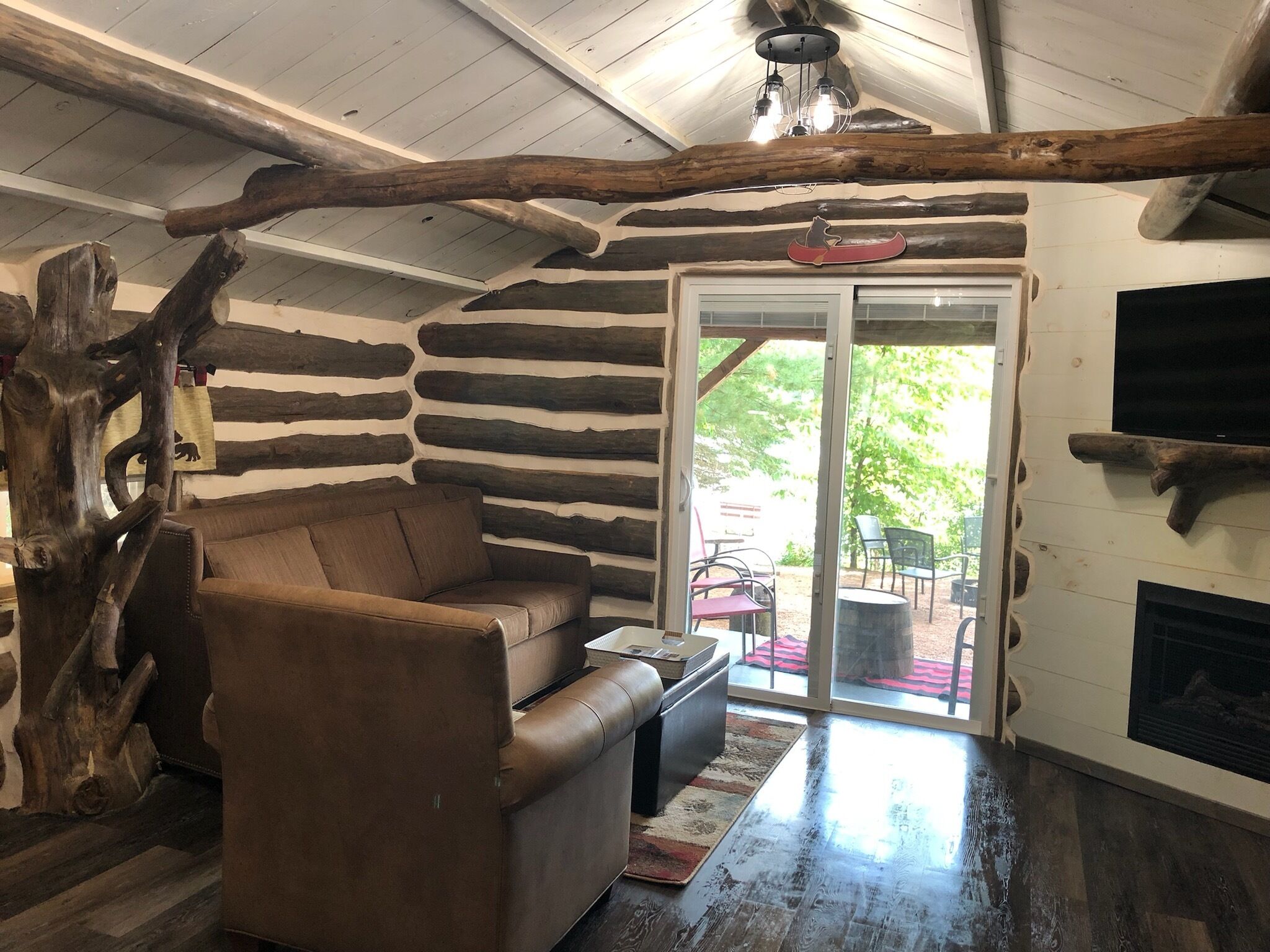 Papa Bear 2-Bedroom Lake Front Log Cabin, Lake Alice
