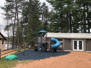 Children’s area - Log Cabin on Lake Alice & ATV/UTV Trails, Mama Bear 1-Bedroom (Tomahawk)