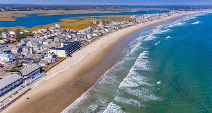 STUNNING BEACHSIDE LISTING DIRECTLY ON WELLS BEACH: RELAXING: 9/7-9/10 NOW OPEN
